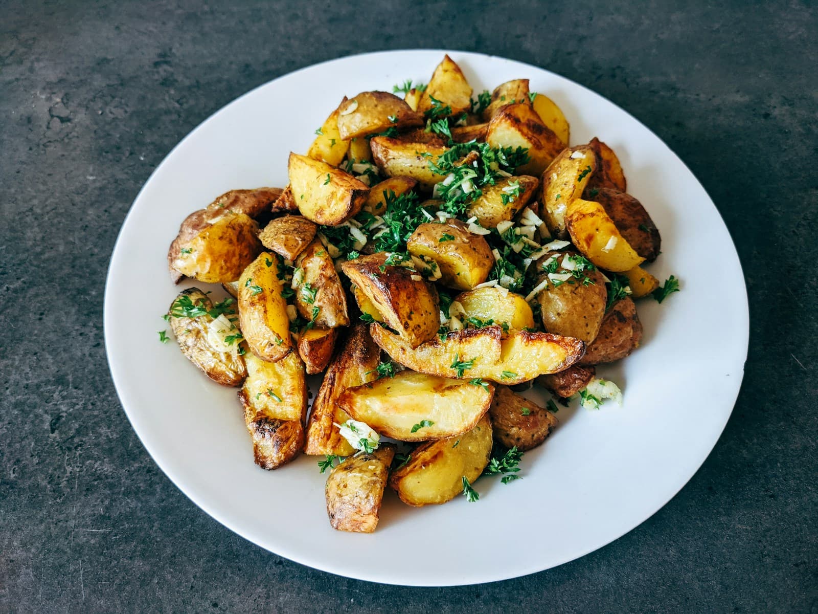 Pommes de terre jaunes rôties au cheddar