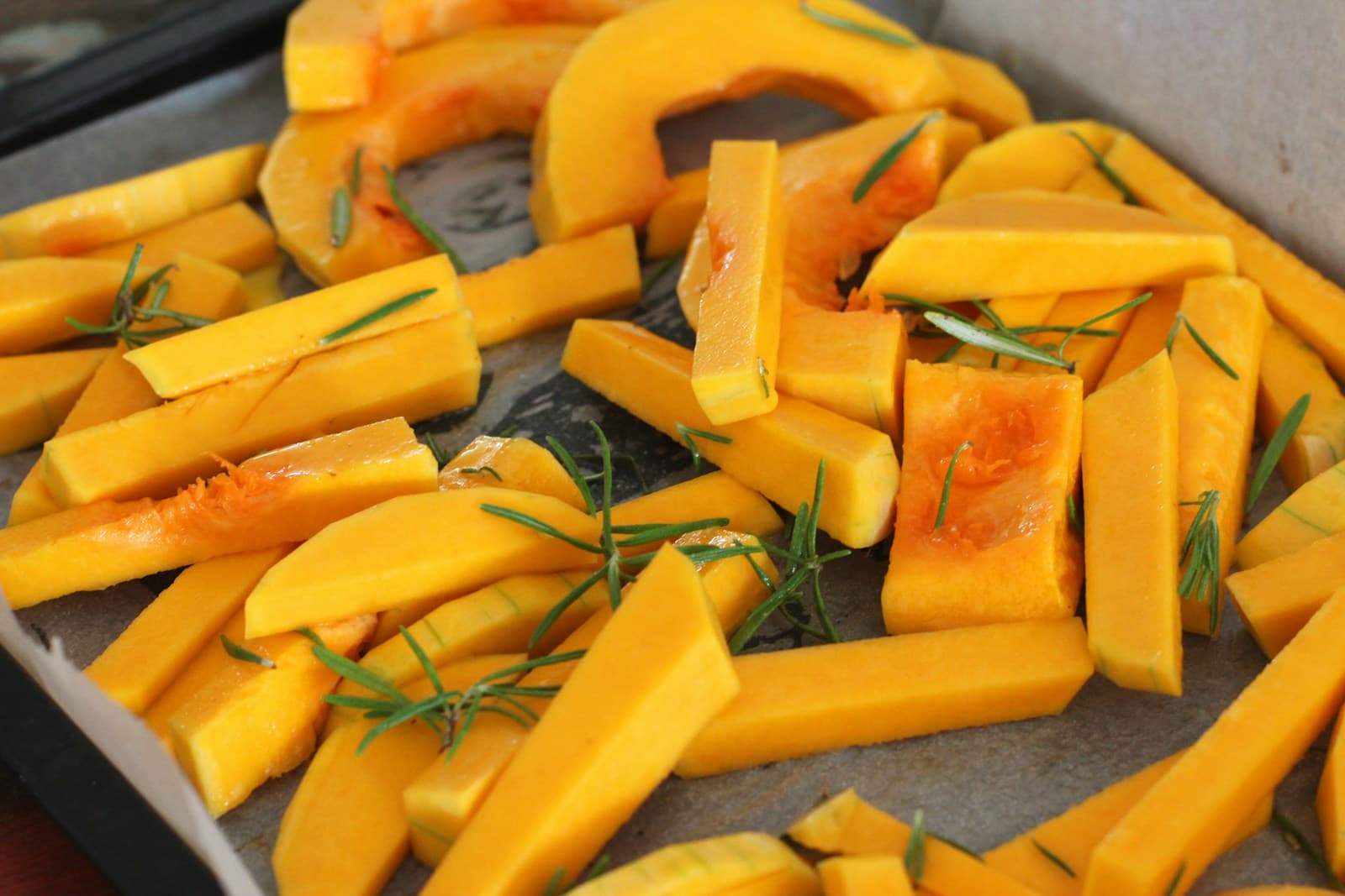 Sauté de courge butternut, pommes et poireaux