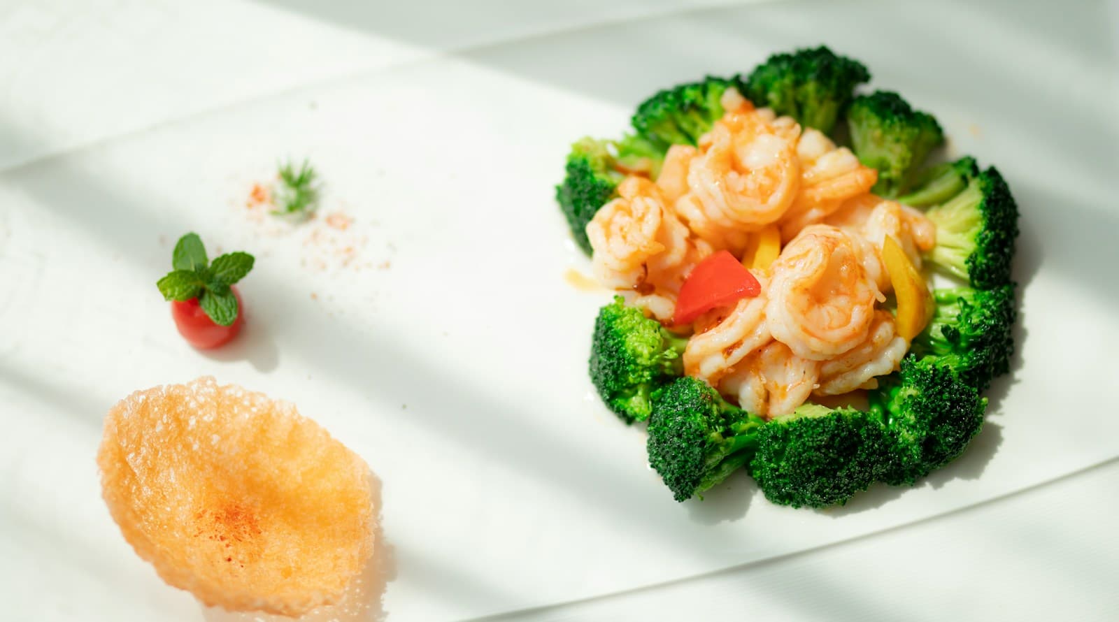 Sauté de crevettes, brocoli et poivrons